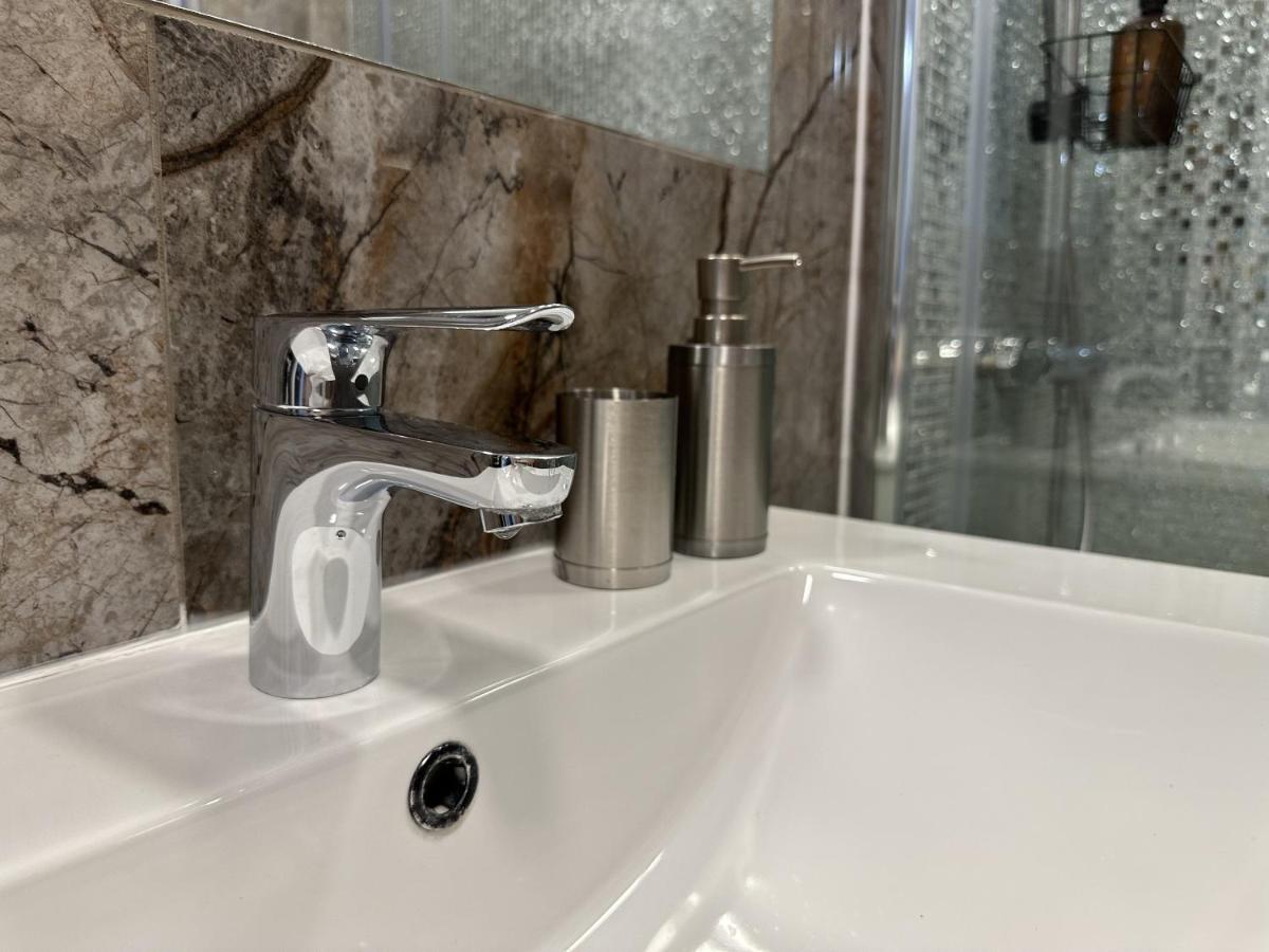 Appartamento Apartament In Suceava, Zamca Esterno foto