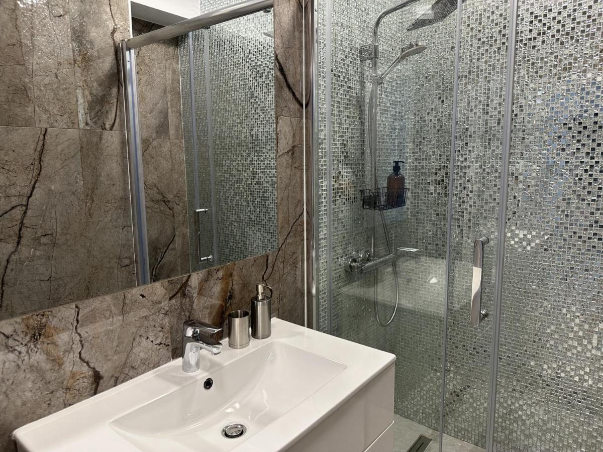 Appartamento Apartament In Suceava, Zamca Esterno foto